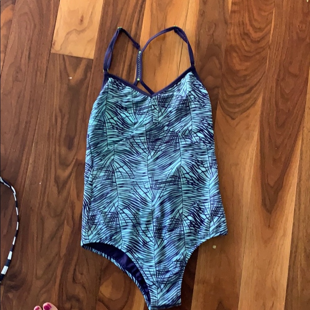 Roxy full piece suit.